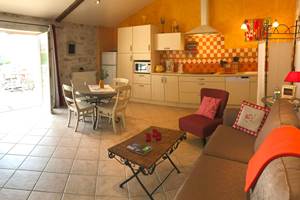 Gîte Le Cantalou, cuisine américaine, très bien équipée