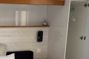 chambre-gabriel-rangement-mobilier-sur-mesure-mas-des-anges-chambre-d-hotes-etape-hotel-soussans-margaux