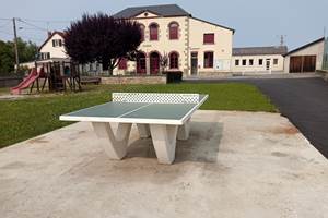 Table de ping-pong, jeux pour enfants, tennis,  équipements sportifs derrière le gîte
