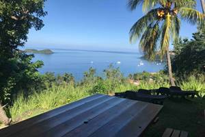 Table dans le jardin