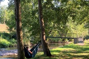 Une bonne sieste au bord de la rivière
