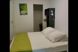 le-secret-d-alpinia-chambre-lit-queen