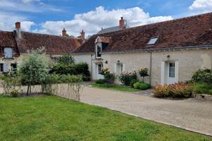 1ère cours de l'ancienne ferme de la Grange A Porteau du Domaine des Cyclamens