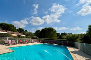 Les Mazets du Rouret - Piscine avec transats