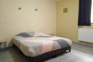 chambre n°2 au rez-de-chaussée, accès PMR