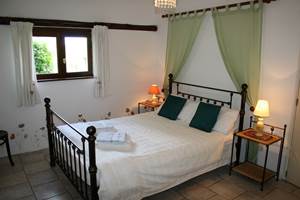 Gîte Les Roses - Chambre rdc sur demande ou en été
