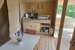 camping-la-perle-creuse-tente safari-2personnes-Tennessee-cuisine2