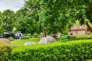 bourogne-tourisme-campingcar-atypique-original-rivière-tournus-eaunes-cluny-solutré-vignes-vignobles-macon-vélo-randonnée-prochedelyon-france-saoneetloire-famille-avecenfants-allinclusive-messeugne-savignysurgrosnes-cathédrales-brancion-pleinair-camping-restaurant-patrimoine-activités-gastronomie-vins-châteaux-randonnée-convivialité-jeuxpourenfants-animations-bistrot-chaleureux-menu-restauration-cuisinefrançaise-bourguignon-vacances-convivialité-71-voiebleu-voieverte