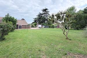 Vue domaine depuis jardin