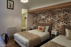 Chambre lits jumeaux au cœur de Biarritz