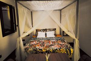 lit baldaquin king size A NOU'DEUX