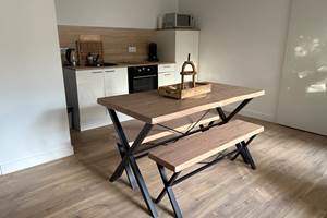 cuisine-ouverte-coin-repas-gite-le-lijaly-bournezeau-vendee-famille-vacances-nature.jpg