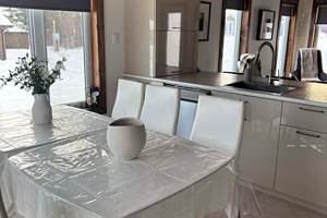 Salle à manger prêt du patio