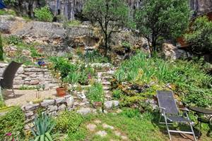jardin-falaise-location-gite-cabrerets