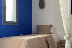 lit mur Majorelle une personne