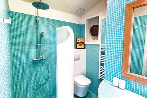 salle de bain chambre bleue