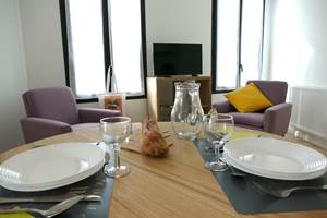 Repas en tête à tête - Salle à manger - Résidence Heurtebise Jonzac - Appartement Soenna