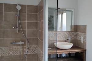 sa salle d'eau, douche à l'italienne
