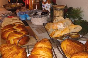 petit-dejeuner-gourmand-chambre-hotes-campagne.jpg