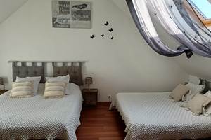 Chambre avec 2 lits pour 2 à 4 personnes