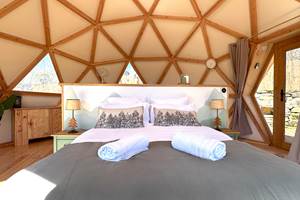 Lit Queen-size confortable (160x200cm)