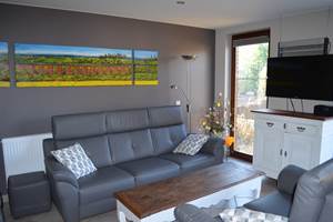 Salon chaleureux du Gîte Le Cristal à Beauraing, gîte rural en Famenne idéal pour les séjours randonnée et vélo aux portes des Ardennes.
