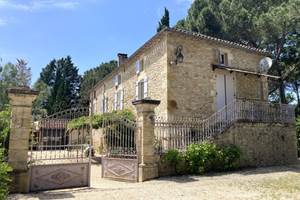 Domaine La Buissière "La Maison" vue coté portail