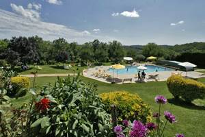 piscine a partager gite perigord