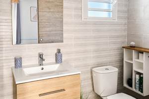 salle-de-bain-vasque-wc-lacaze-salazie-le-cocon-d-hell-bourg