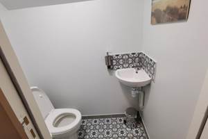 Toilettes séparées.