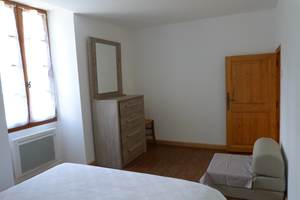Chambre double rez de chaussée (en semi-étage)