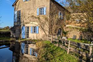 maison-hotes-reflet-etang-ancienne-ferme-nature-centres-aveyron-saisonnee.jpg