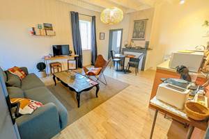 16 bis gite hotel-albi-marssac-salon-vue sur jardin-tv-netflix-appartement