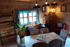 camping-la-perle-creuse-chalet Florida-6personnes-pièce de vie2