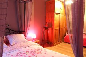 La chambre fuschia est très agréable car spacieuse
