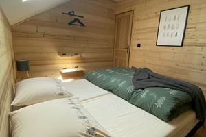 Chambre avec deux lits simple