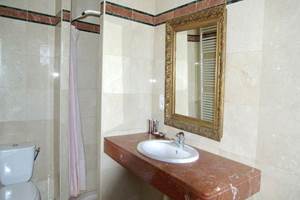 Salle de bain miroir villa
