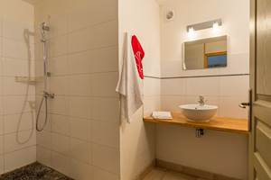 salle de abin chambre Le Lemboulas