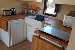 Cabane de l'Ecureuil, cuisine côté gauche