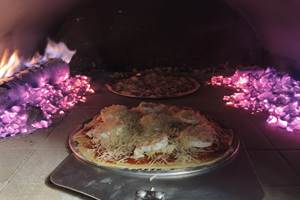 four-a-pizza-gite-ainerak-convivialite-repas