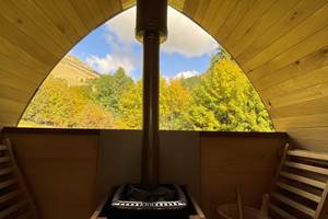 Le sauna extérieur en automne.