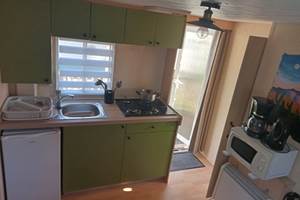 camping-la-perle-creuse-MH-4personnes-Arizona-cuisine