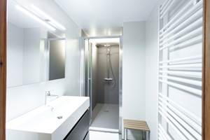 Une des 2 salles de bain du gîte "Moulin"