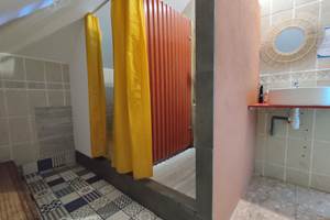 Salle de bain étage dortoir