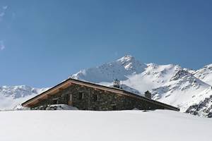 Le refuge de Terre Rouge dans le fond de vallée de Valmeinier