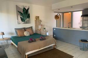 Chambre avec cuisine attenante