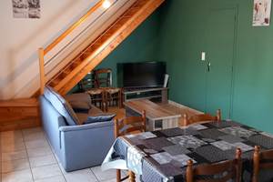 LE-GITE-DE-NADINE-Salon-TV