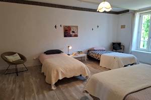 chambre1-leniddecharlotte-saint-jean-davelanne