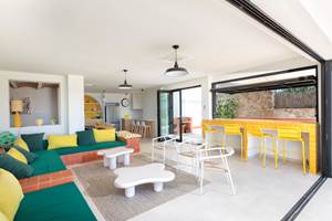 16 Oliveres Patio Salon  2