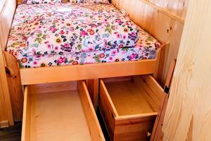 grands tiroirs de rangement sous le lit